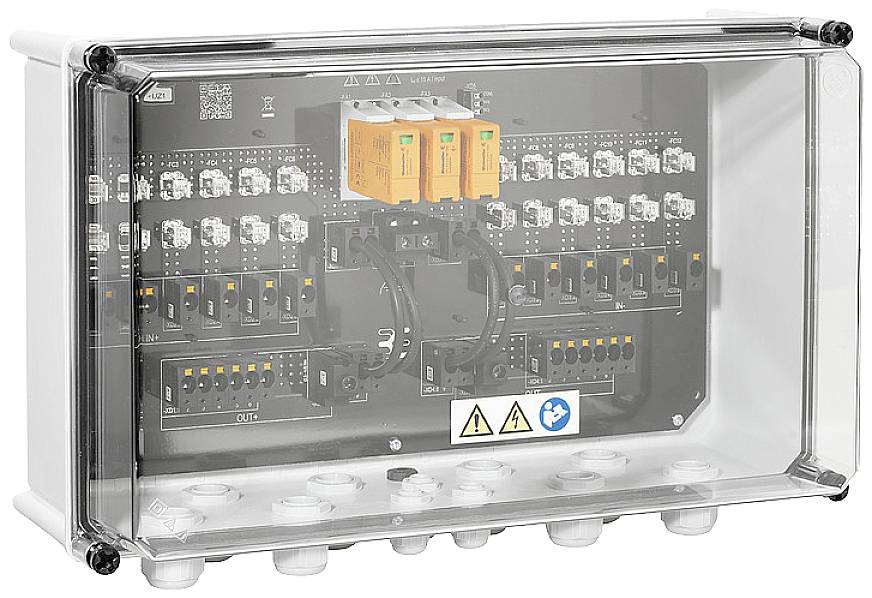 Un boîtier de coffret électrique transparent montre plusieurs fusibles étiquetés et des parafoudres orange dans une disposition ordonnée.