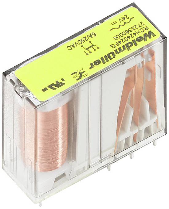 Petit relais électronique rectangulaire, boîtier transparent avec bobine de couleur cuivre et étiquette jaune indiquant les spécifications.