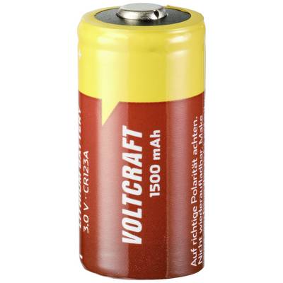 Une batterie jaune et rouge de la marque Voltcraft d'une capacité de 1500 mAh.