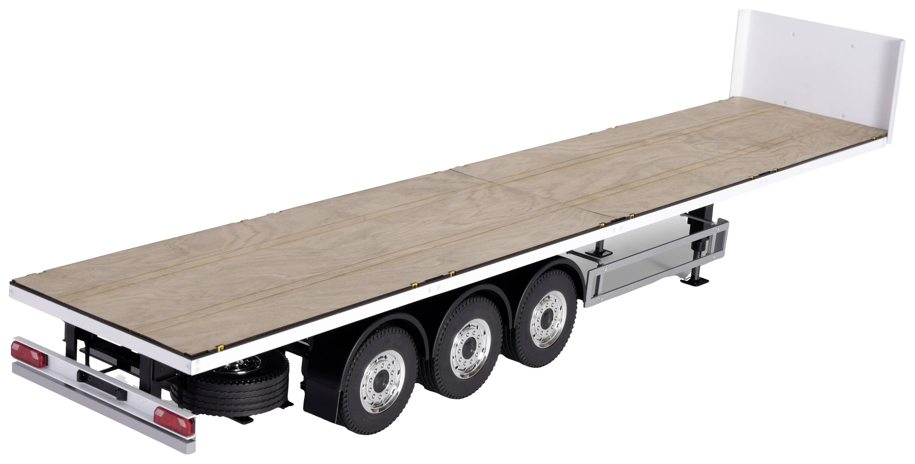 Un remorque de camion à trois essieux au format miniature avec une surface de chargement plate et aspect bois, adaptée au transport de marchandises encombrantes.