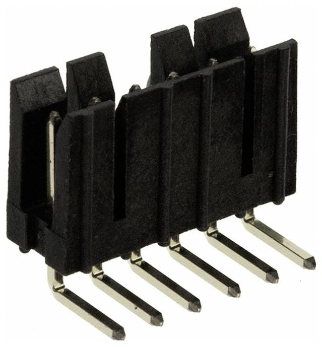 Un connecteur noir à quatre broches avec des broches métalliques inclinées qui dépassent du bas, utilisé pour les connexions de circuits électroniques.