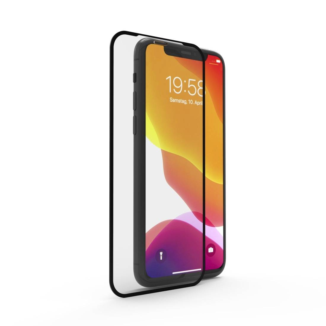 Smartphone au premier plan avec un fond d'écran orange-jaune. L'heure et la date sont visibles en haut : « 19:58, samedi, 10 avril ». Un protecteur d'écran est placé devant l'appareil.