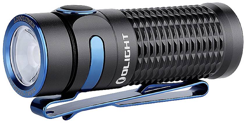 Une lampe de poche compacte noir avec une poignée texturée et un clip bleu, idéale pour les activités de plein air.