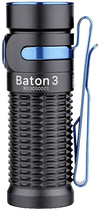 Une lampe de poche compacte, noire avec des accents bleus et un clip métallique, marquée 'Baton 3'. Elle est robuste et portable.