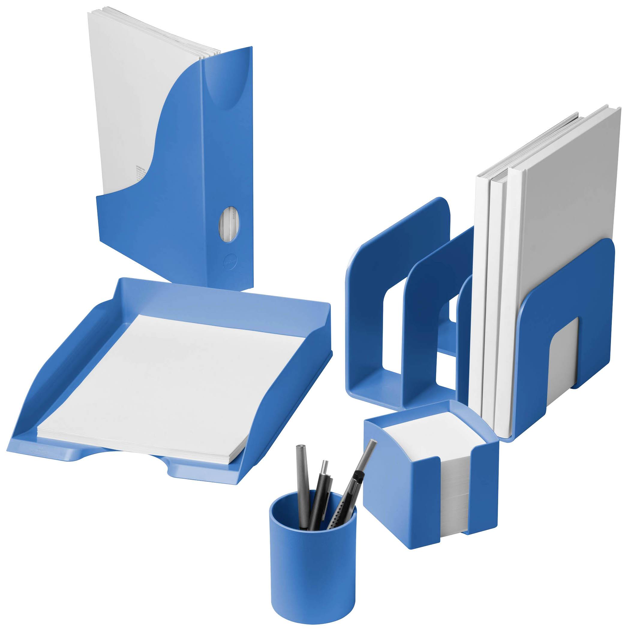 Ensemble de fournitures de bureau en bleu : porte-revues, corbeille à courrier, pot à crayons et serre-livres. Idéal pour des bureaux bien organisés.