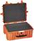 Une valise rigide orange ouverte avec doublure en mousse, adaptée pour protéger des objets fragiles lors du transport.