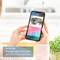 Une main tient un smartphone avec une notification de détection de mouvement. Texte : 'Notifications de mouvement instantanées sur votre smartphone.' Plantes au premier plan.