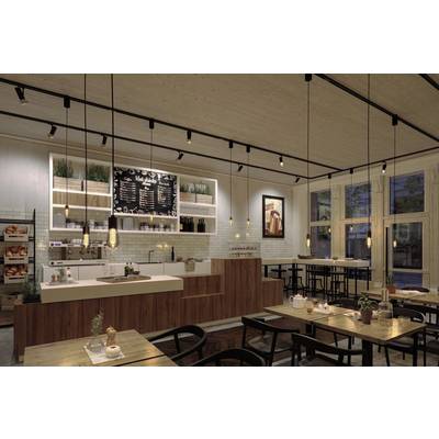 Un café moderne avec des tables et des chaises en bois. Un menu, des plantes et un tableau sont accrochés au mur. De grandes fenêtres laissent entrer la lumière du jour.