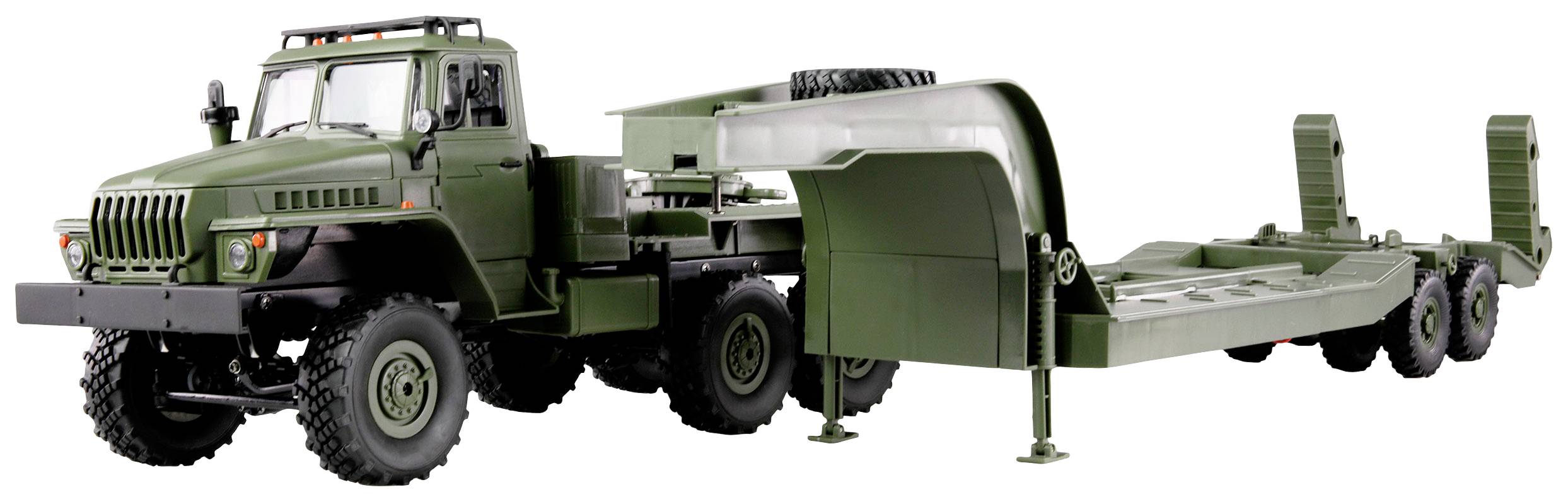 Transporteur militaire vert avec remorque, adapté au chargement et au transport d'équipements lourds sur des terrains difficiles.
