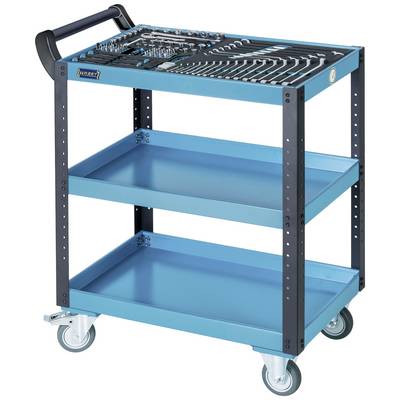 Un chariot à outils bleu-noir sur roulettes avec trois plateaux de rangement. Sur le dessus se trouve une sélection d'outils, dont des clés à molette et des douilles.