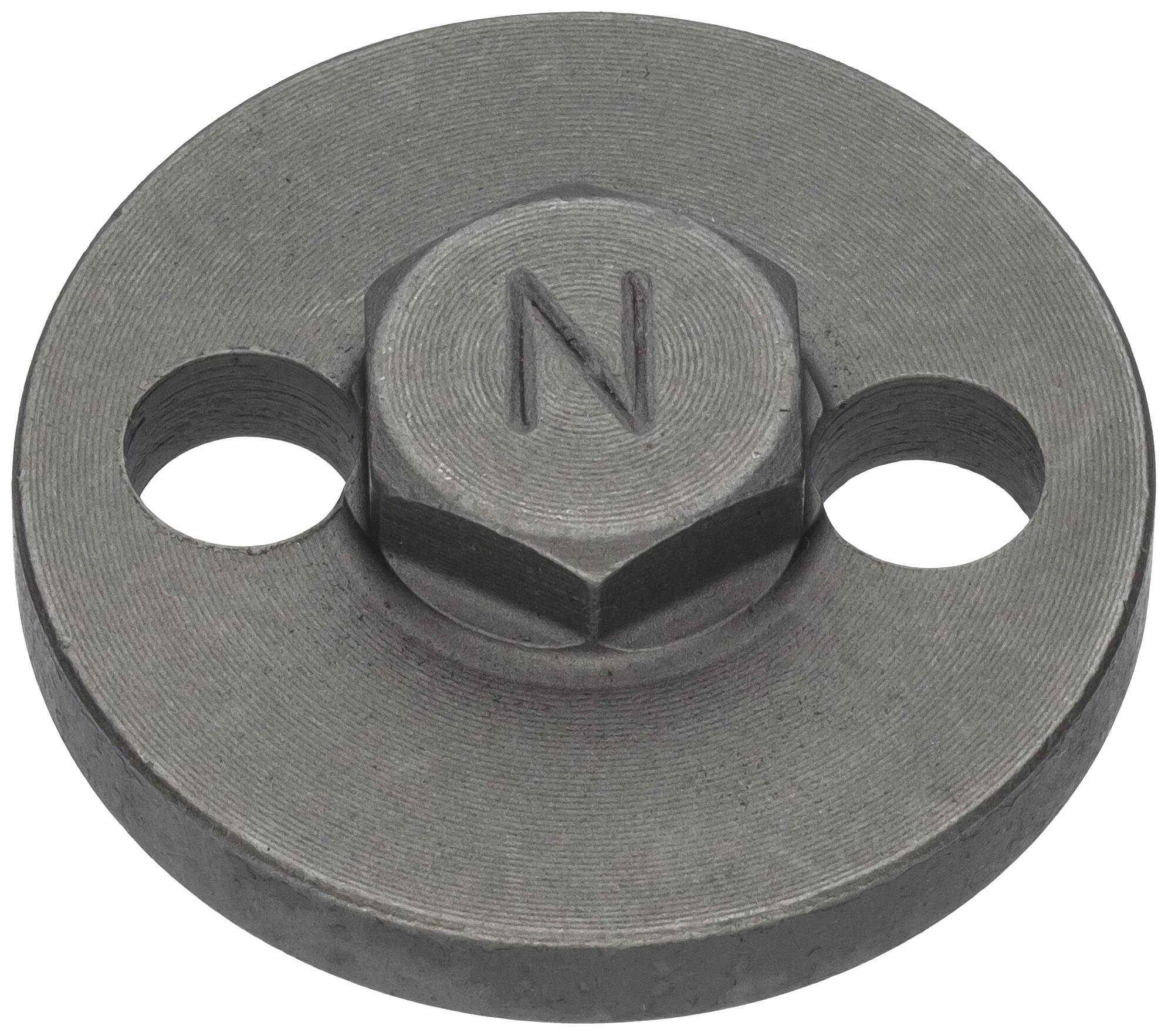 Disque métallique rond avec trois trous et une tête hexagonale surélevée en N au centre.