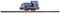 Un modèle bleu d'une locomotive diesel sur un tronçon de voie ferrée, avec des roues rouges et des détails noirs et argentés.