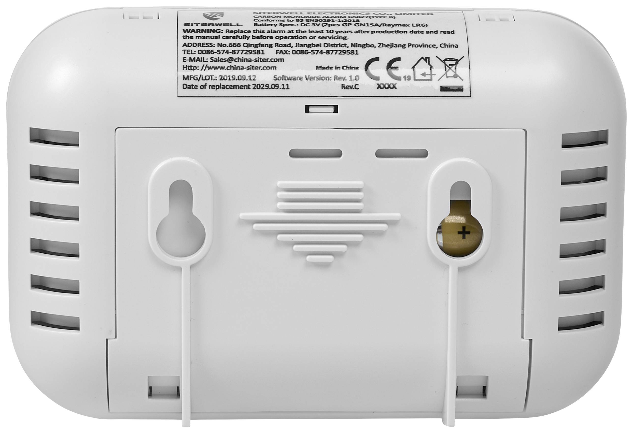 Dos d'un appareil électronique avec des possibilités de fixation. Un autocollant avec des spécifications techniques est apposé en haut.
