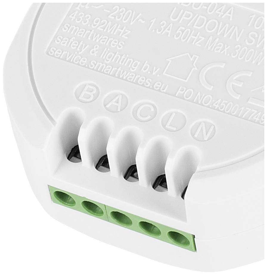 Un interrupteur électronique blanc avec des connexions vertes. Texte sur la surface supérieure : « BACLN », marquage CE et autres détails techniques.