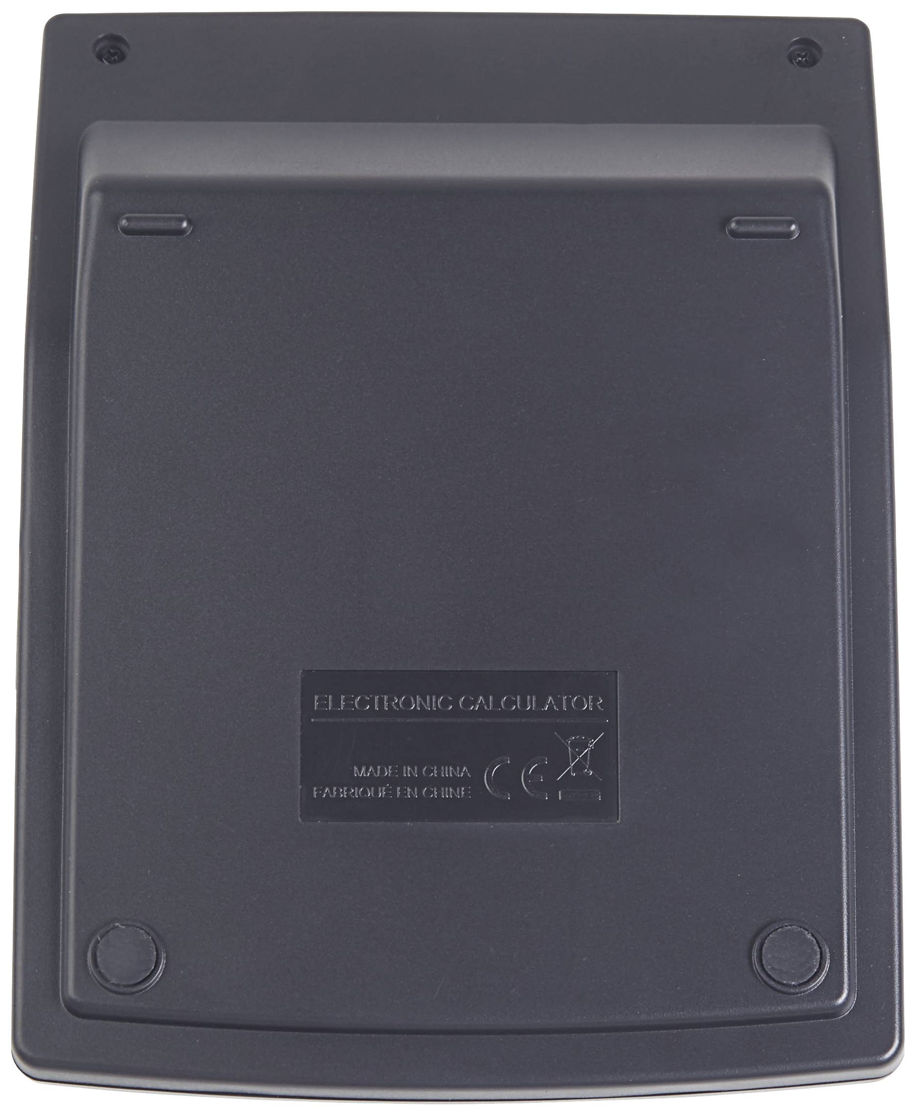 Dos d'une calculatrice électronique de poche. Surface noire rectangulaire avec des pieds antidérapants ronds aux coins.