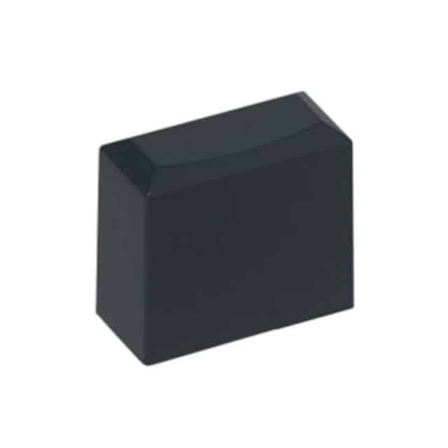 Une casquette noire, rectangulaire, avec des coins biseautés, sur un fond blanc.