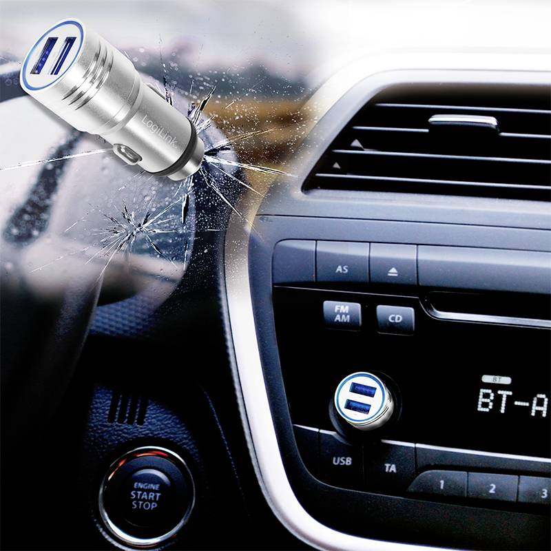 Un chargeur USB dans la voiture sert de brise-vitre. Il est coincé dans la console et sa pointe est pressée contre une vitre fêlée.