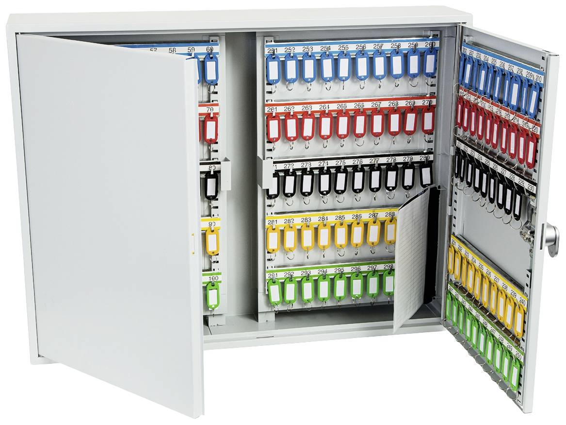 Un coffre à clés ouvert contenant plusieurs porte-clés colorés suspendus en rangées. Chaque porte-clés est pourvu d'une étiquette d'identification.