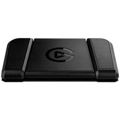 Une pédale rectangulaire noire aux bords légèrement surélevés, avec un logo central.