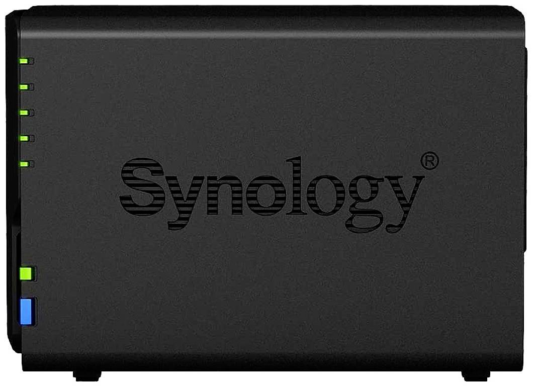 Un boîtier NAS Synology noir avec le logo de la marque, plusieurs voyants de statut s'illuminent sur la gauche.
