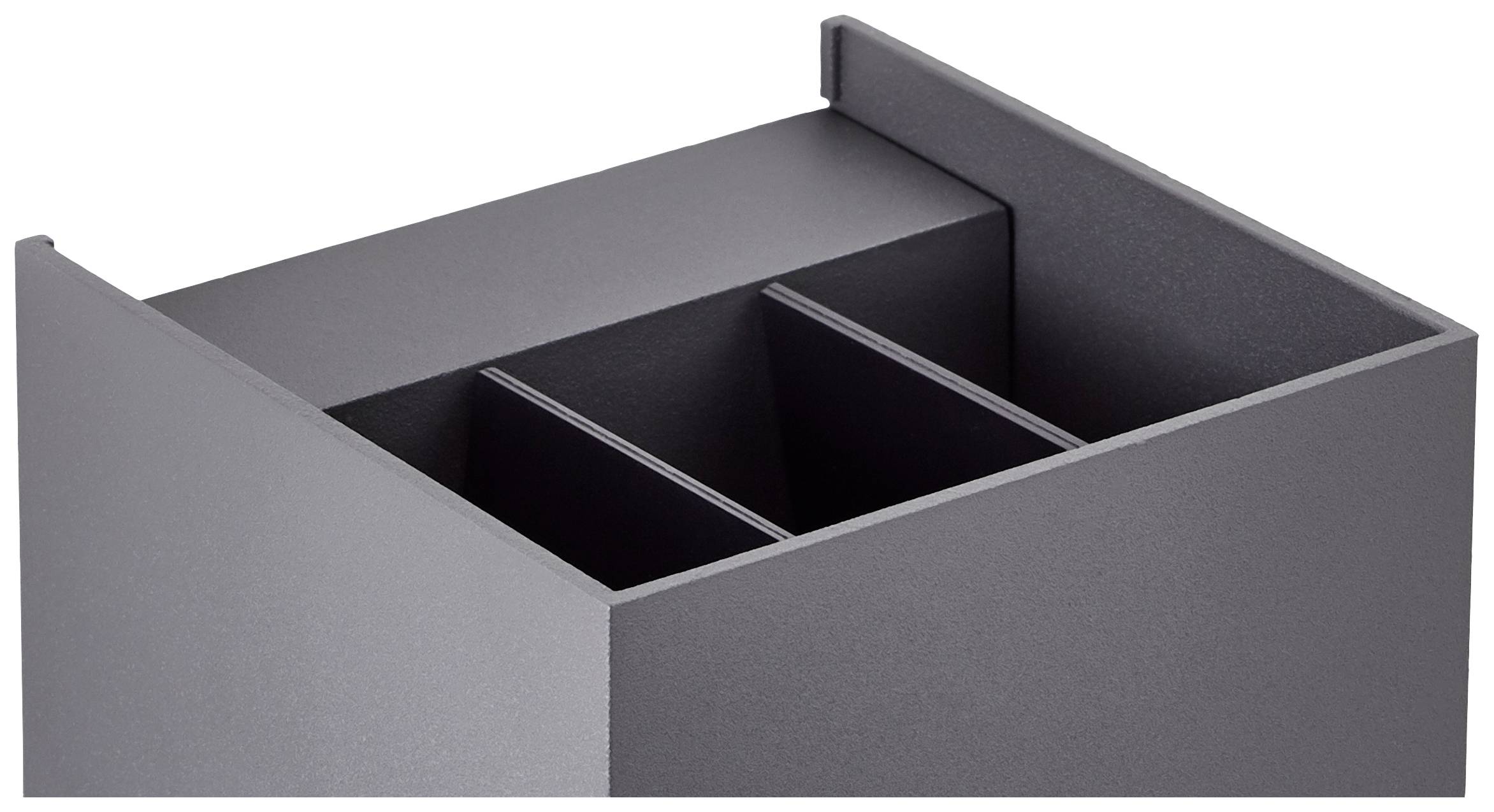 Étagère noire, moderne avec des compartiments ouverts pour le rangement.