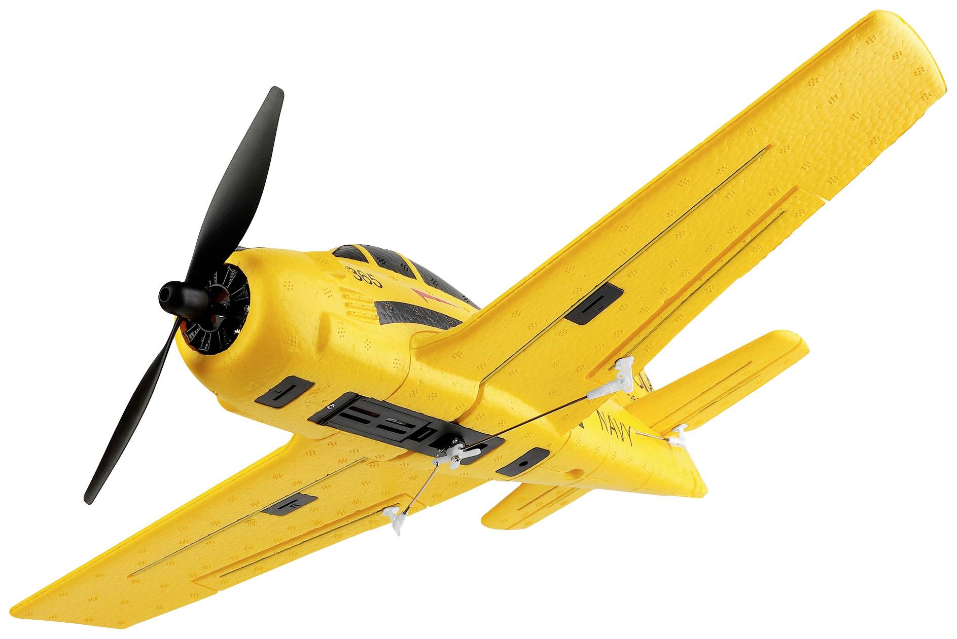 Un avion-modèle jaune avec une hélice, photographié du dessous. L'avion présente des bandes noires sur le fuselage.
