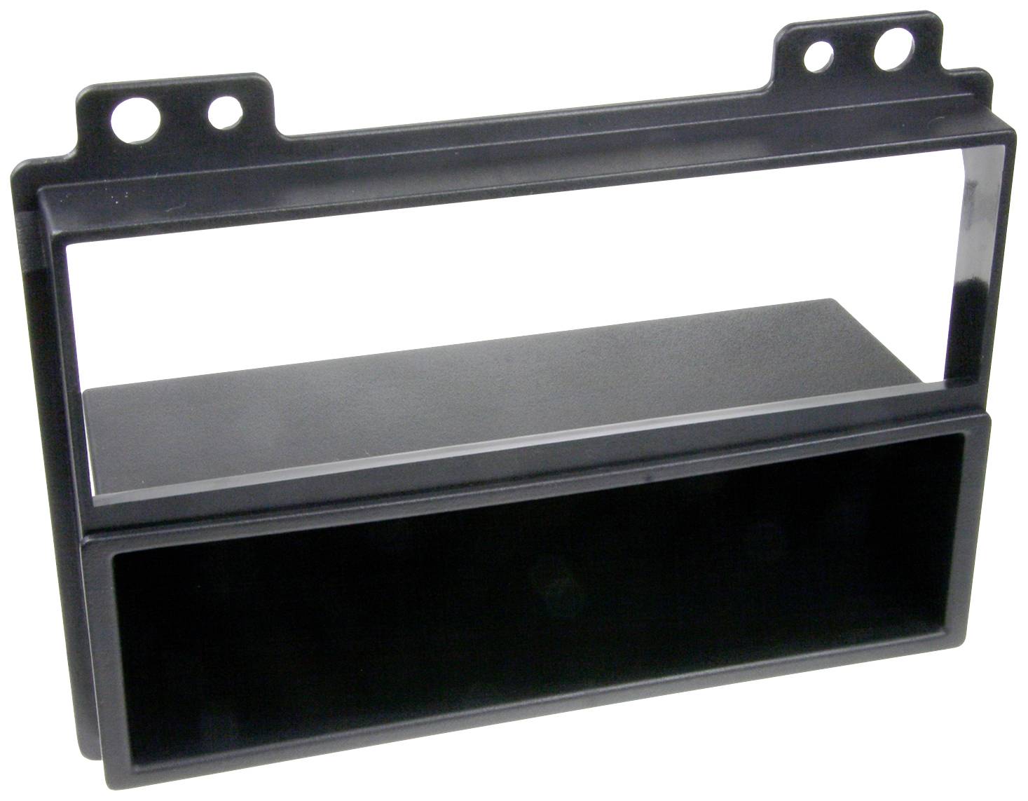 'Cadre en plastique noir rectangulaire avec une ouverture supérieure et un compartiment de rangement inférieur. Utilisé pour les autoradios.'
