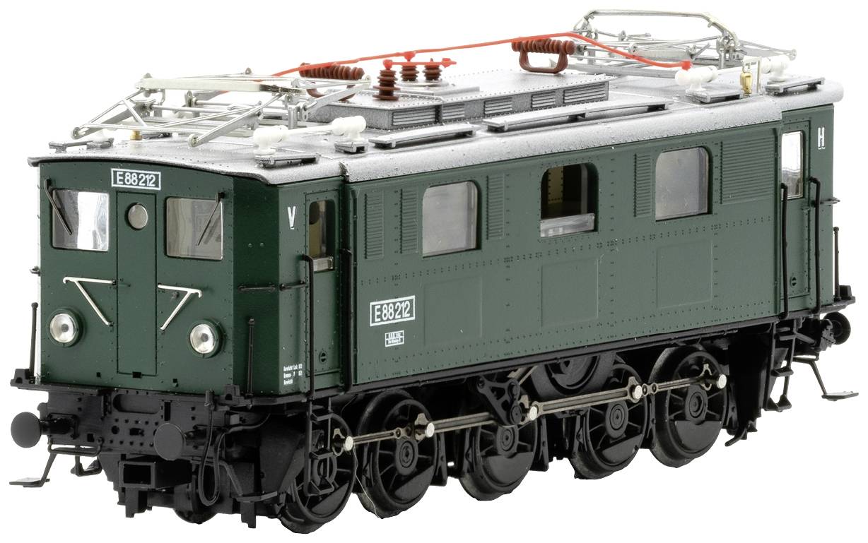 Un modèle d'une locomotive électrique vert foncé sur un fond blanc. La locomotive présente des roues et des lignes aériennes détaillées.