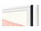 Un téléviseur avec un cadre blanc, sur lequel est fixé un cadre étroit et amovible en noir. L'arrière-plan blanc présente des motifs de lignes rouges.