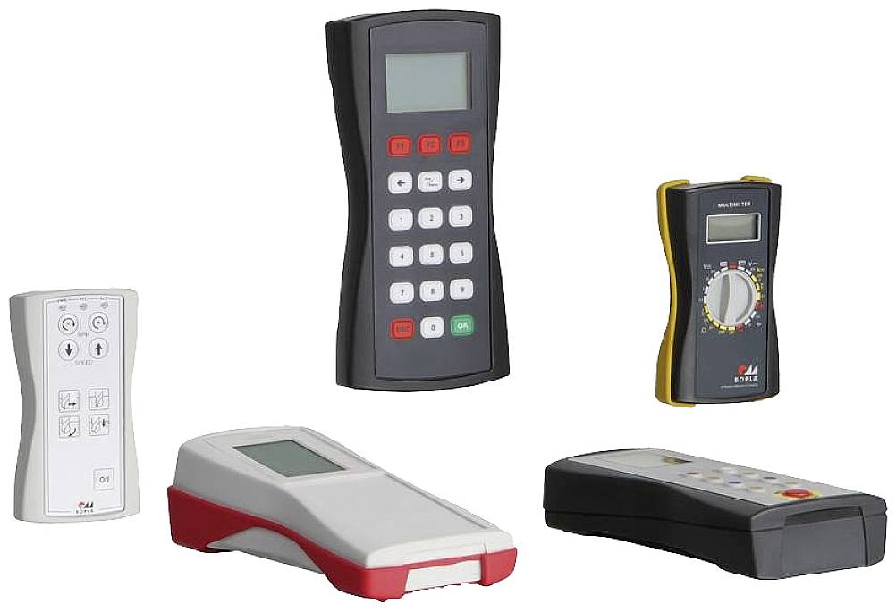 Cinq différents instruments de mesure manuels avec des affichages numériques et des claviers. Des formes et des couleurs variées, chacun avec des boutons et des écrans.