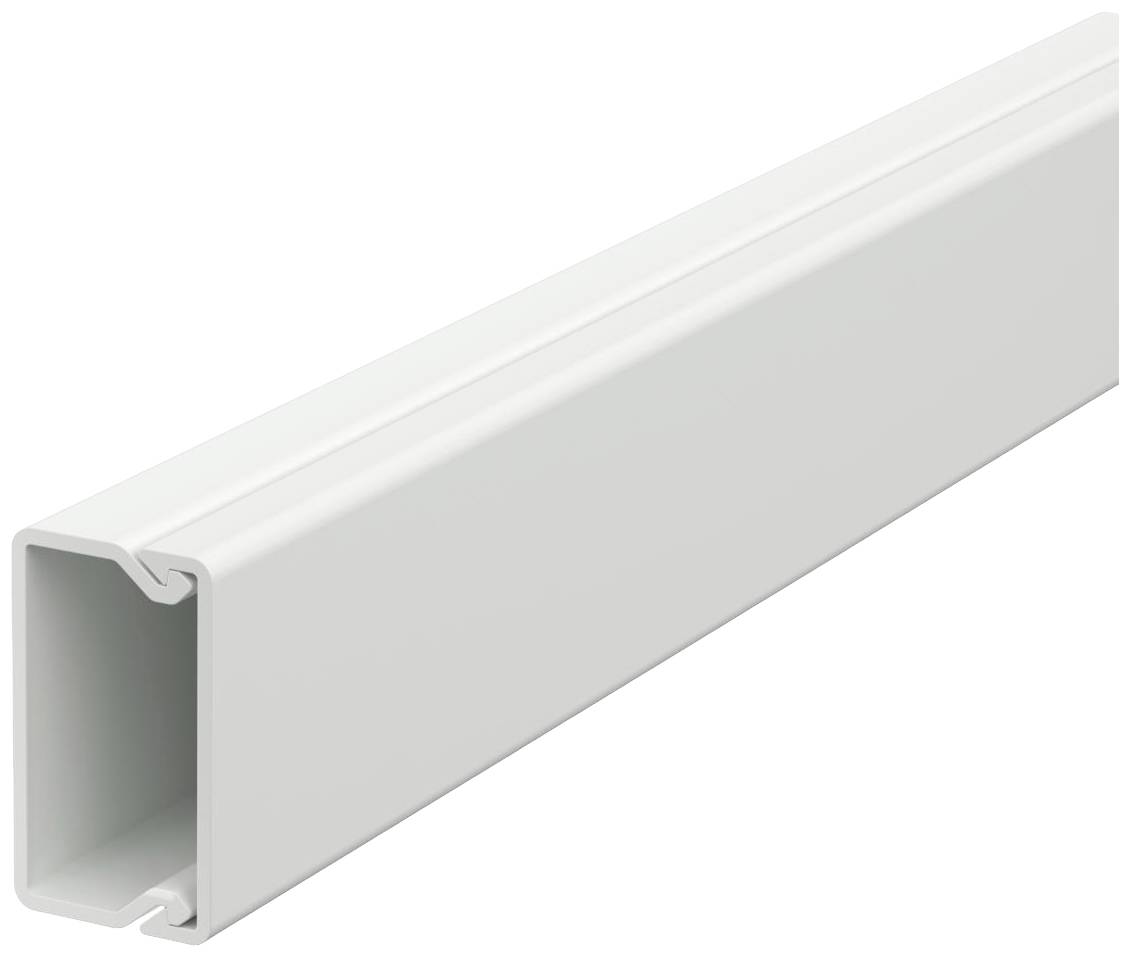Un conduit de câbles rectangulaire en plastique blanc, ouvert sur le dessus, destiné à l'installation de câbles à l'intérieur.
