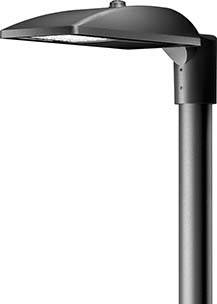 Un lampadaire moderne noir devant un ciel dégagé. Il présente un design élancé et minimaliste.
