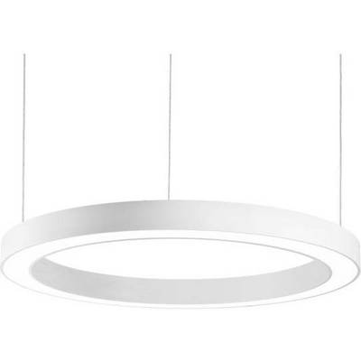 Une lampe suspendue ronde, moderne et en métal, au design épuré, suspendue par un câble fin, descend harmonieusement du plafond.