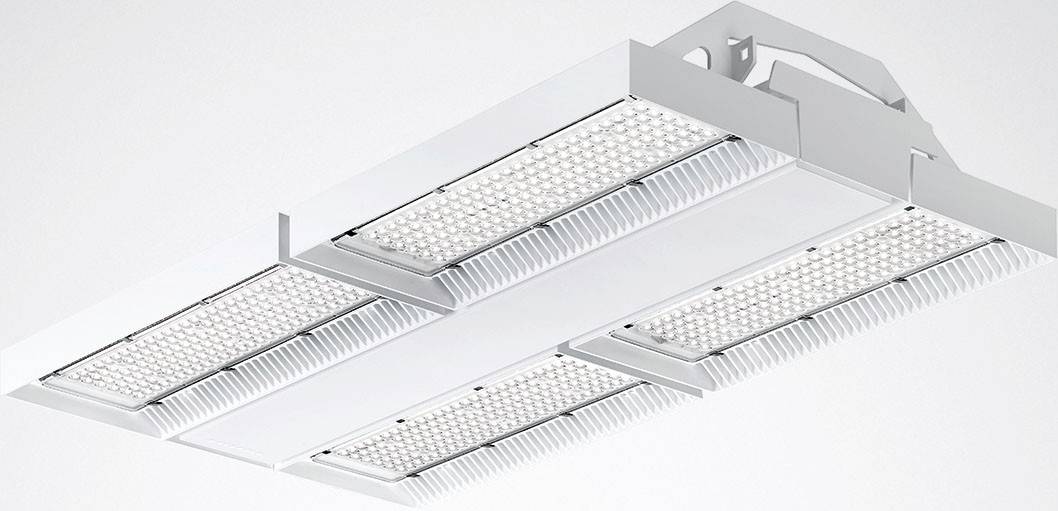 Plafonnier LED au design moderne, avec un boîtier rectangulaire et plusieurs panneaux lumineux offrant un éclairage uniforme.