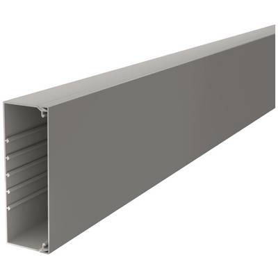 Profilé rectangulaire en plastique gris représenté en 3D, ouvert à une extrémité pour illustrer les structures de renforcement internes.