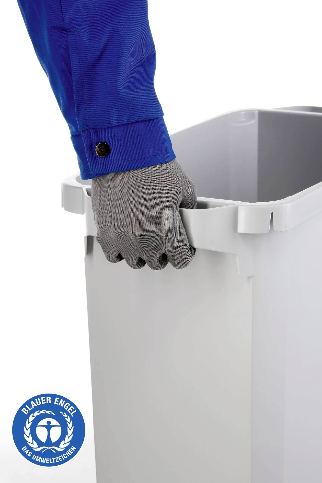 Une main gantée de gris saisit une poubelle blanche en plastique. Le logo de l'Ange Bleu est visible en bas à gauche.