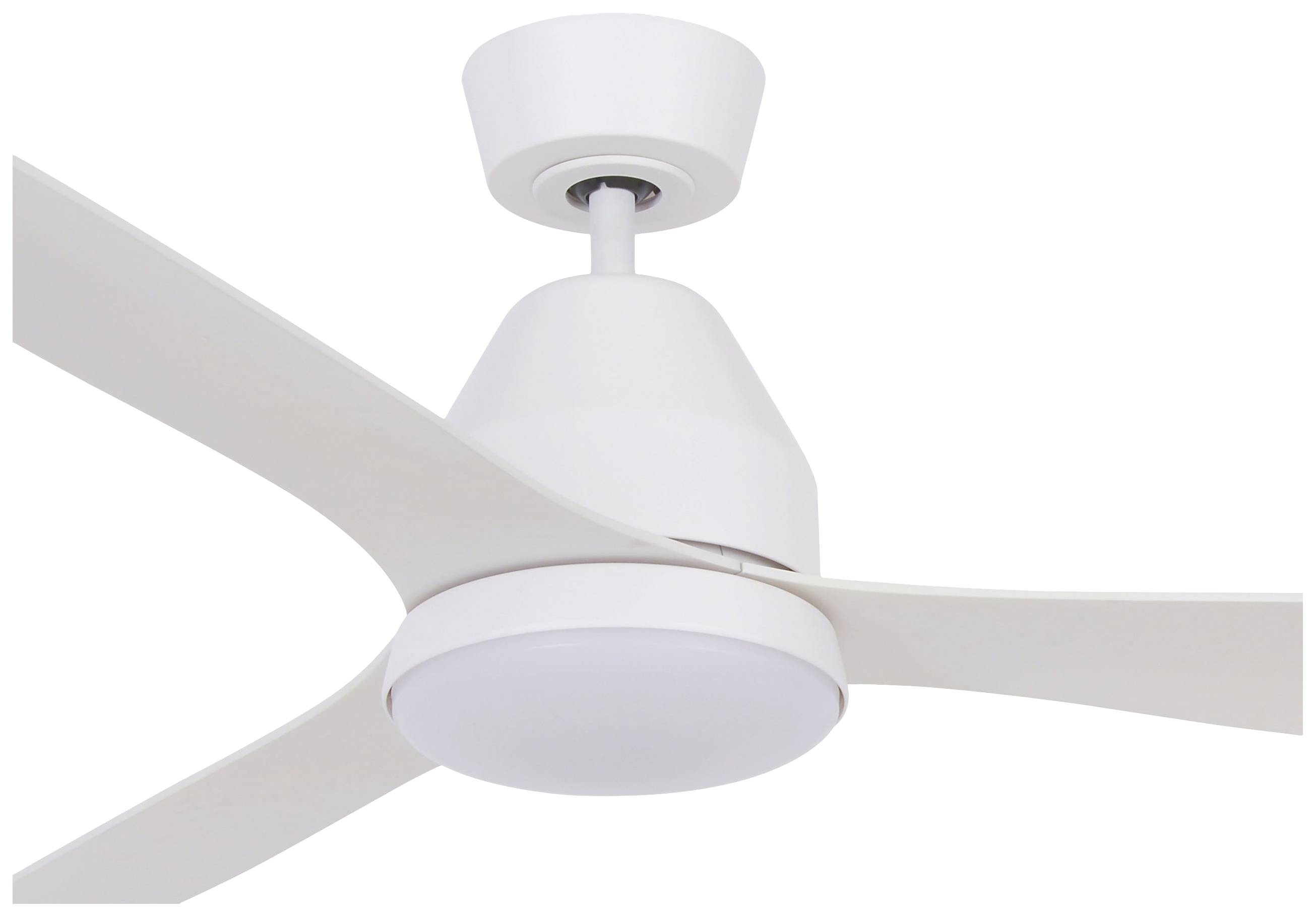 Un ventilateur de plafond moderne blanc à trois pales, monté au plafond. Parfait pour rafraîchir les espaces de vie.