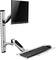 Un écran et un clavier sont montés sur un système de support mural réglable qui permet des positions de travail ergonomiques.