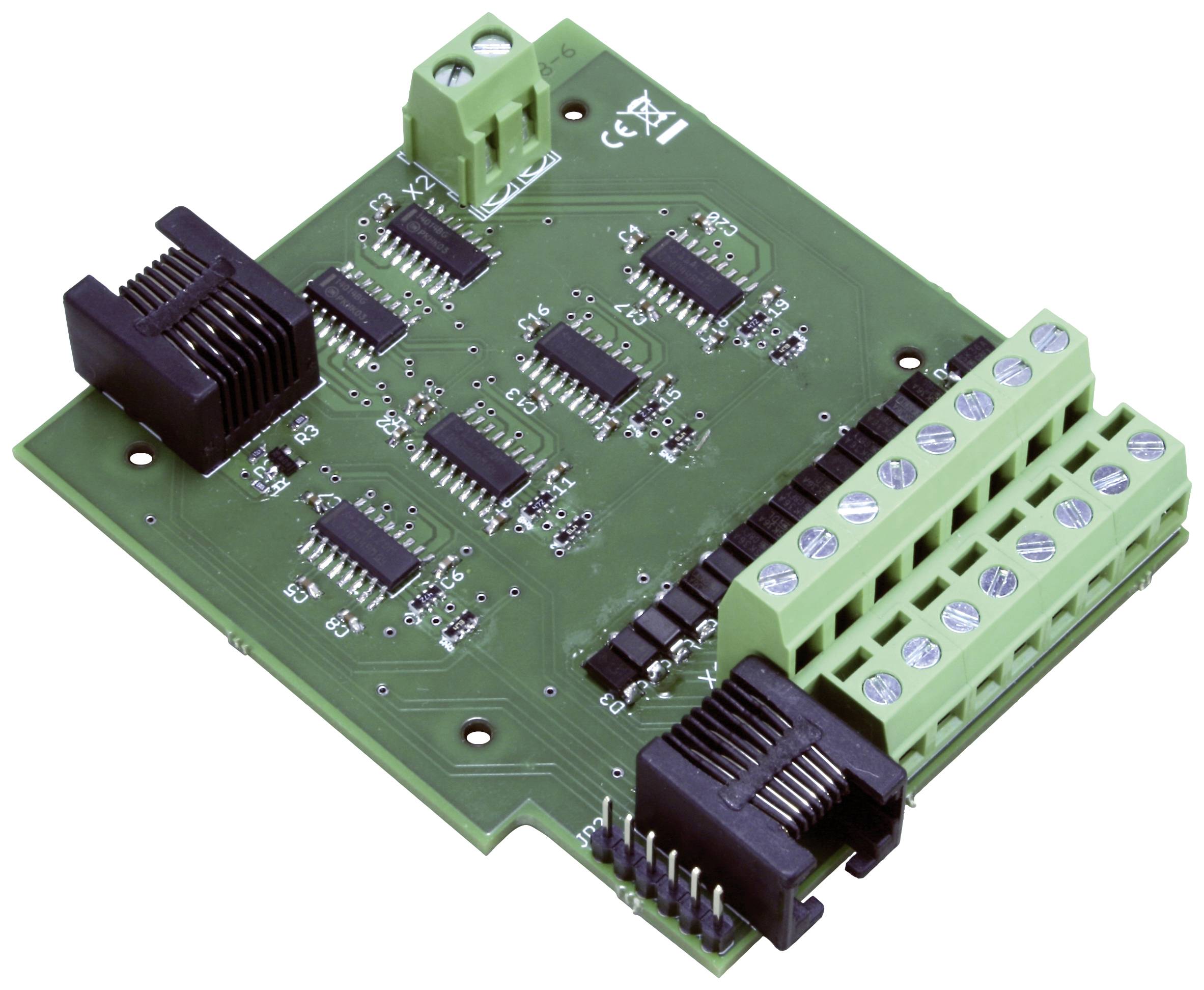 Platine avec plusieurs connexions noires et vertes et des composants électroniques. Utilisée dans les circuits électroniques.