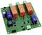 Carte électronique avec trois relais orange, des condensateurs bleus et des LED rouges. Connexions et circuits visibles.