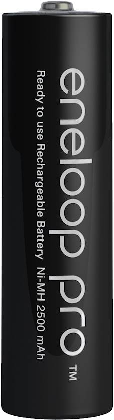 Une pile AA noire avec l'inscription 'eneloop pro', rechargeable, capacité Ni-MH de 2500 mAh.
