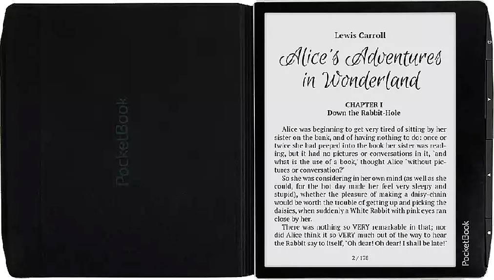 Un liseuse avec le livre 'Les Aventures d'Alice au pays des merveilles' de Lewis Carroll. Ouvert au chapitre 1 : 'Au fond du terrier'.