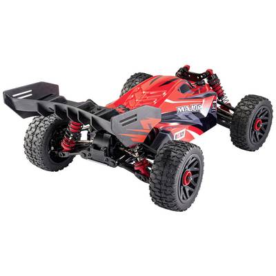 Une voiture télécommandée rouge avec des pneus robustes et un spoiler de style tout-terrain, accentuée par des éléments de design noirs et rouges.