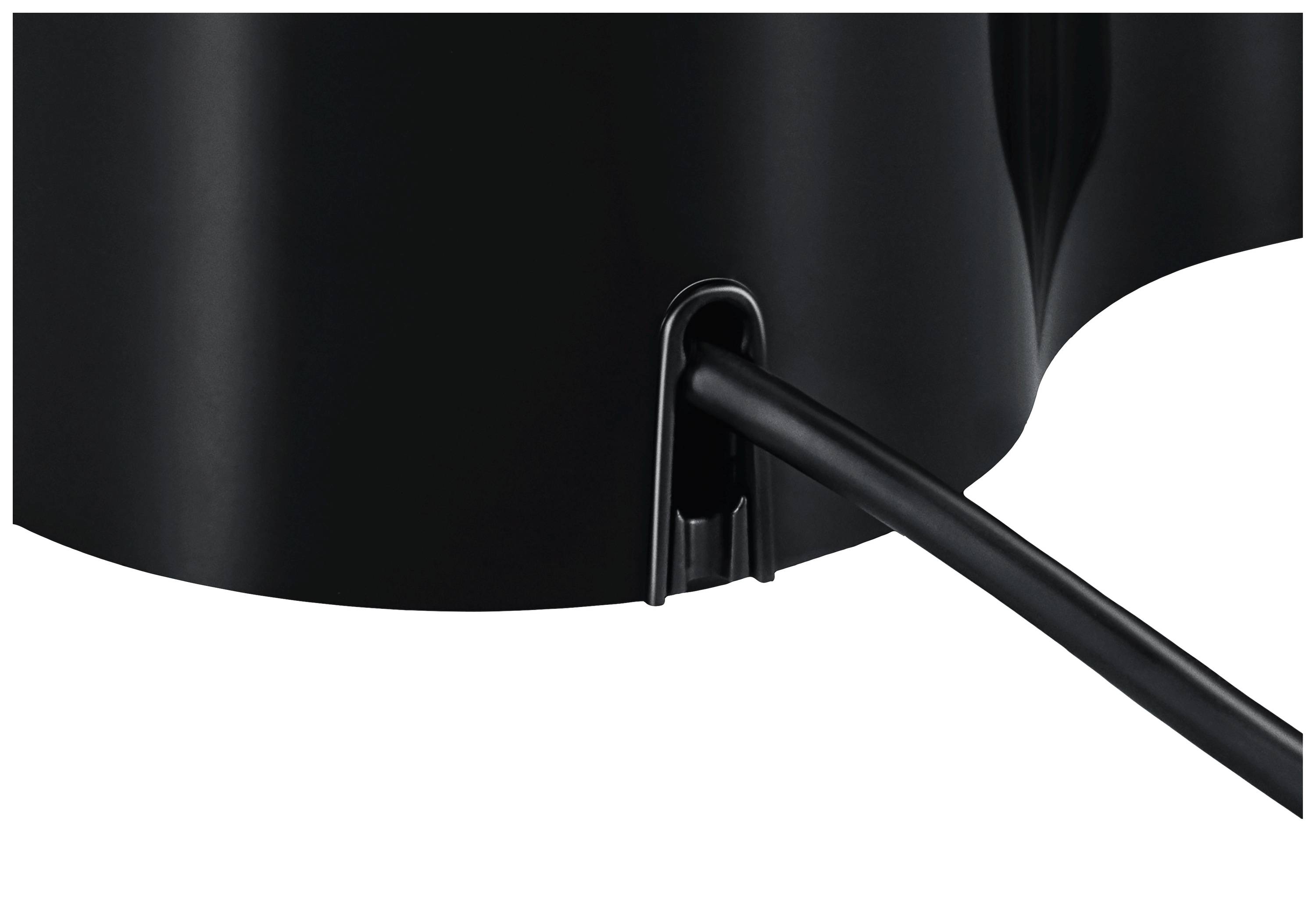 Un câble noir sortant d'une ouverture ronde dans un boîtier noir.