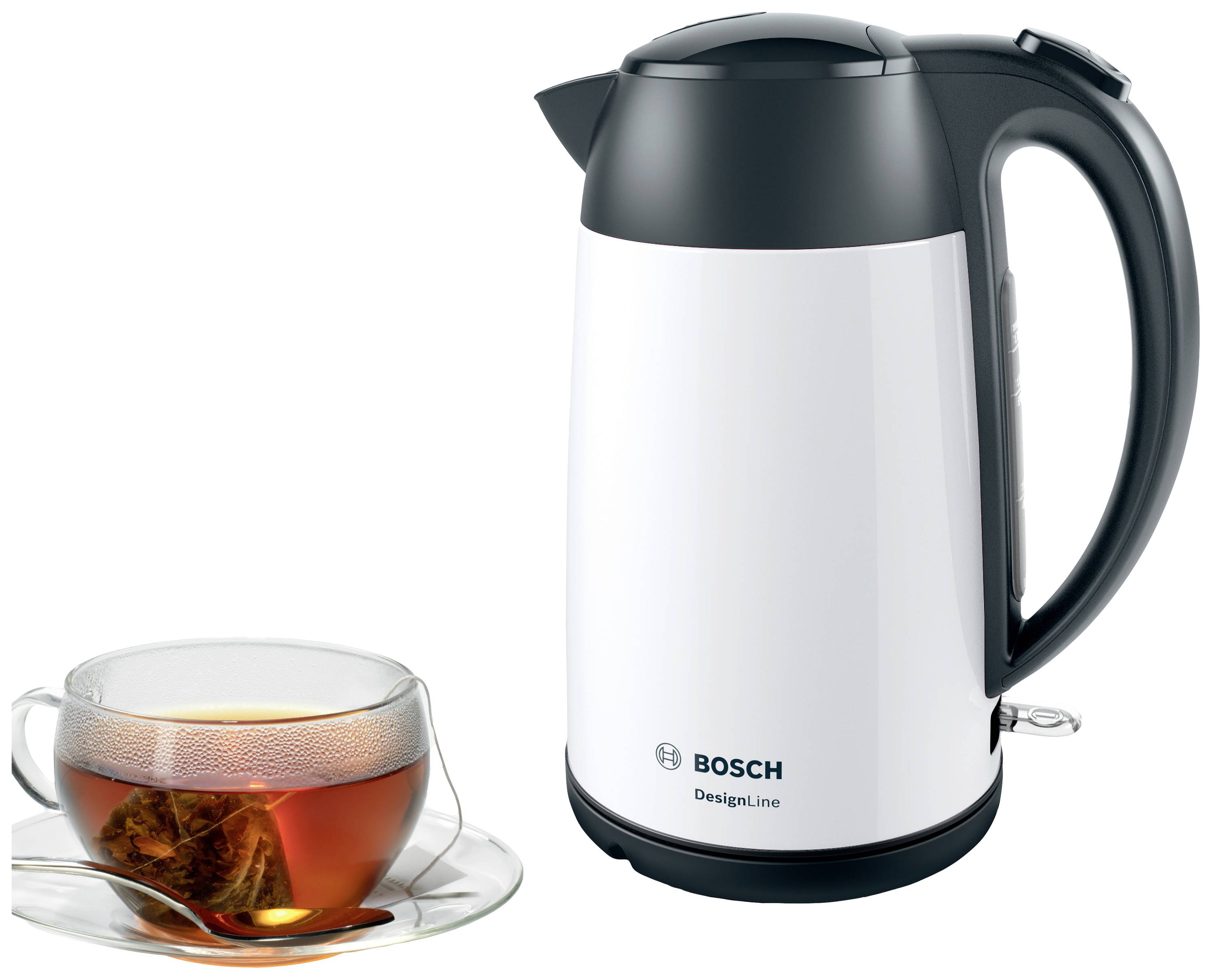 Un bouilloire blanche de la marque Bosch à côté d'une tasse de thé sur sa soucoupe, montrant un appareil de cuisine pour boissons chaudes.