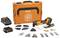 Ensemble d'outils multifonctions avec mallette orange, chargeur, batteries, feuilles de ponçage et différents accessoires.