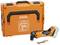 Un outil électrique orange avec batterie et accessoires, à côté d'un coffret d'outils assorti. Le logo de la marque est visible.