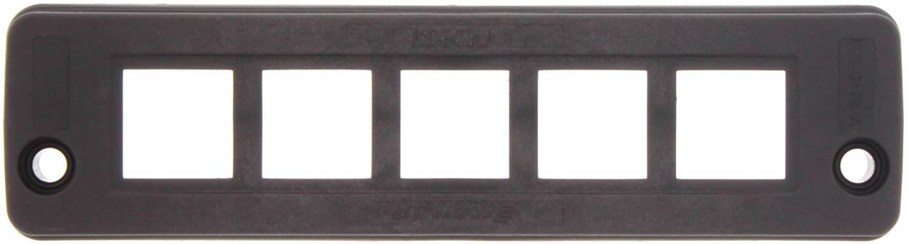 Couvercle noir en plastique avec cinq découpes rectangulaires alignées, utilisé pour l'installation de connexions réseau.