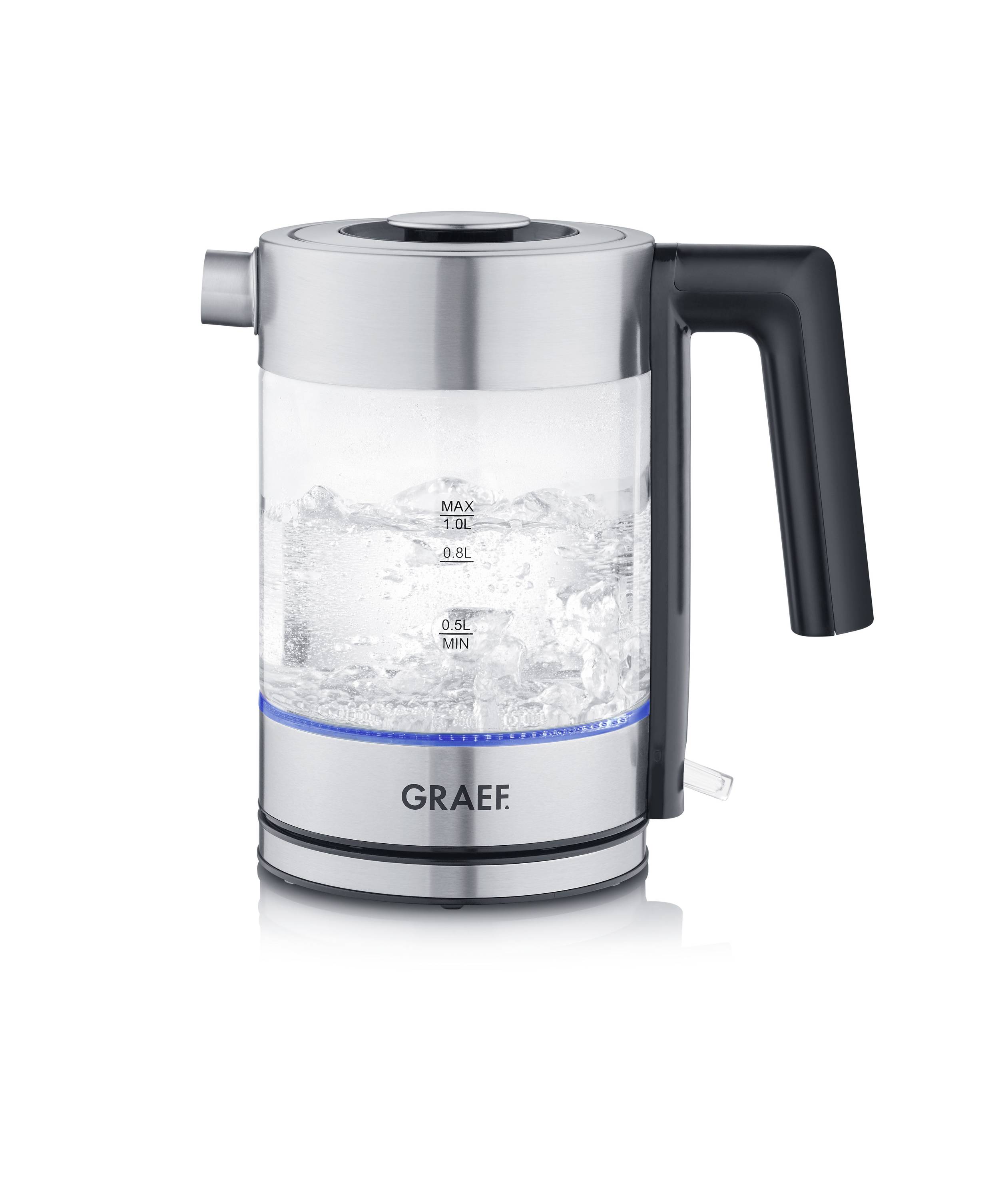 Une bouilloire de la marque Graef en acier inoxydable et en verre. Elle indique l'eau bouillante avec une échelle de niveau de remplissage minimal et maximal.