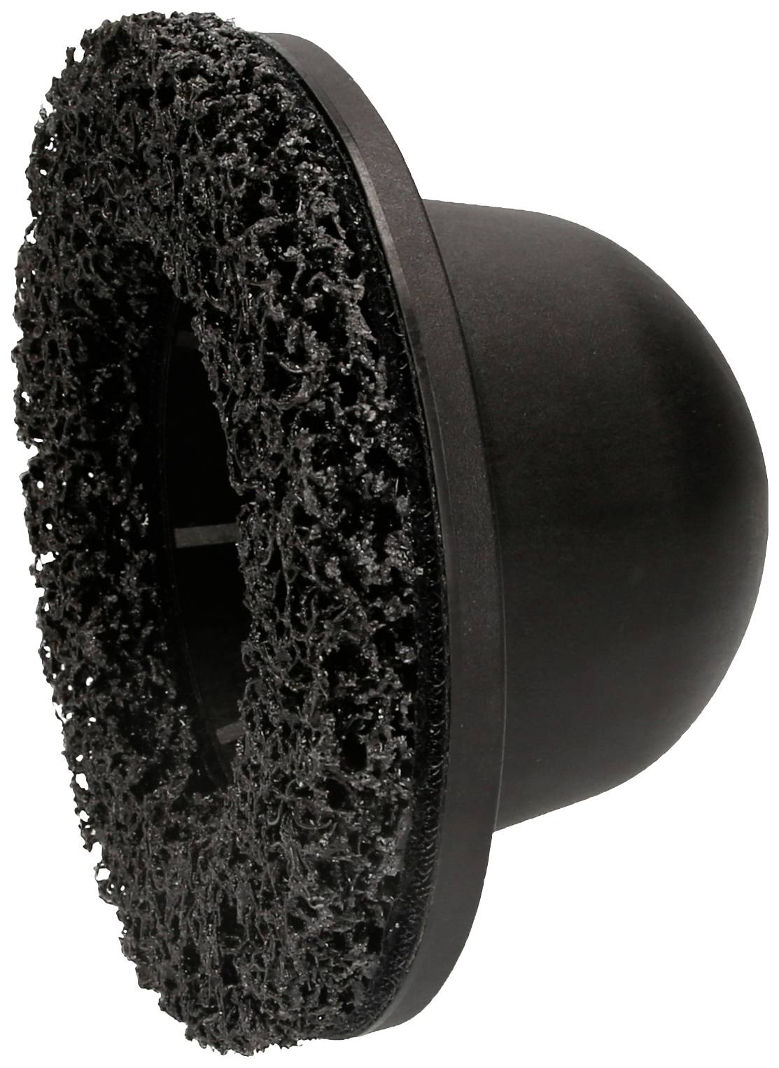 Un disque de ponçage noir, rond, à texture grossière et spongieuse.